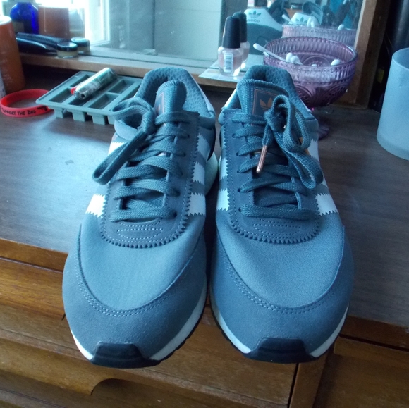 Brand new Adidas Iniki Trainers size 9 mens - Picture 5 of 5